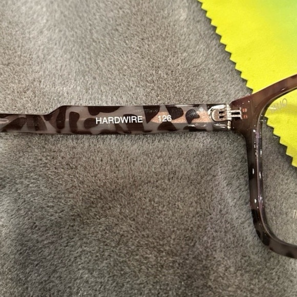 Quay Australia Blue Light Hardwire eyewear - Picture 4 of 7